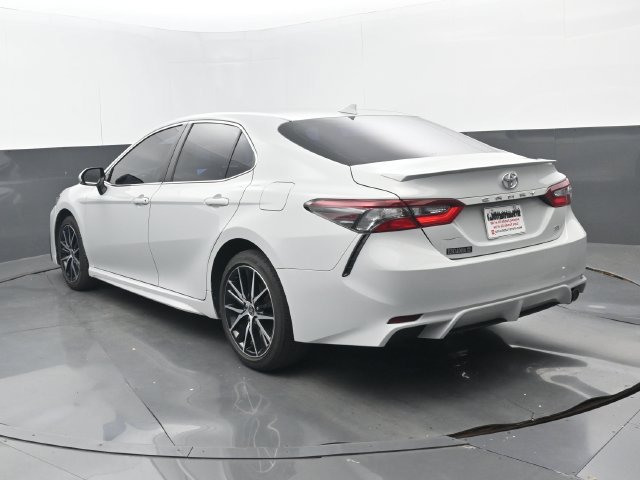 Used 2024 Toyota Camry SE FWD image 3