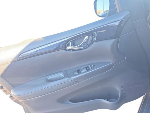 Used 2018 Nissan Sentra SV w/ Premium Package (P01) image 17