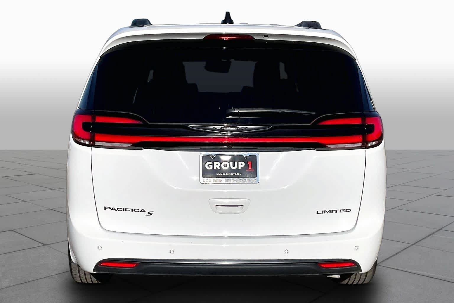 Used 2025 Chrysler Pacifica Limited FWD image 5