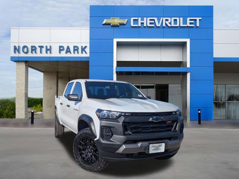 Used 2023 Chevrolet Colorado Trail Boss image 1
