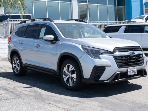 Used 2024 Subaru Ascent Premium AWD/4WD image 2