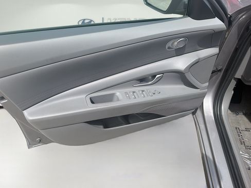 Used 2024 Hyundai Elantra SEL FWD image 17