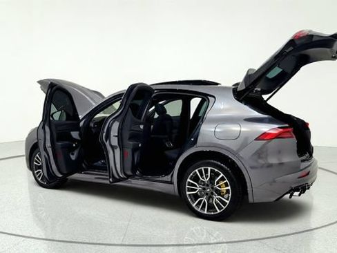 Used 2023 Maserati Grecale GT AWD/4WD image 16