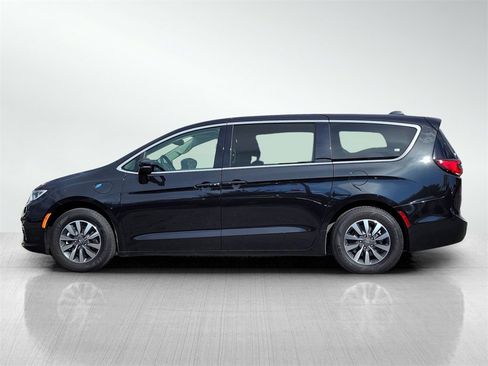 Used 2022 Chrysler Pacifica Touring-L image 7