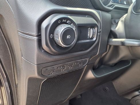 Used 2025 Jeep Wrangler Unlimited Rubicon AWD/4WD image 14
