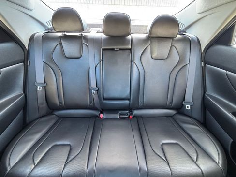 Used 2025 Hyundai Elantra Limited image 39