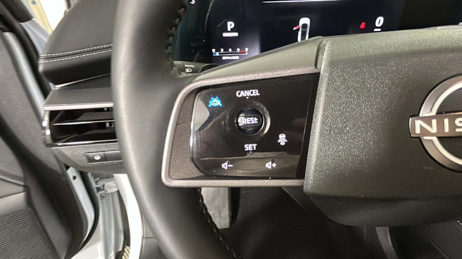 Used 2025 Nissan Murano SV FWD image 18