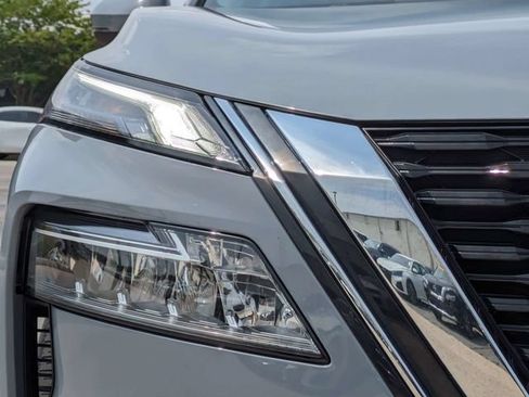 Used 2023 Nissan Rogue SL FWD image 11
