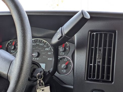 Used 2025 GMC Savana 3500 LT w/ LT Preferred Equipment Group RWD image 19