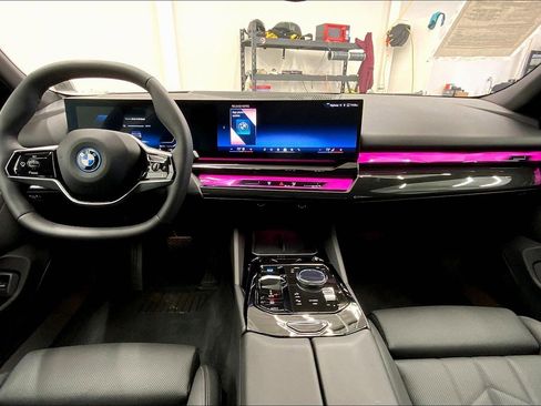 Used 2025 BMW i5 xDrive40 w/ Premium Package image 12