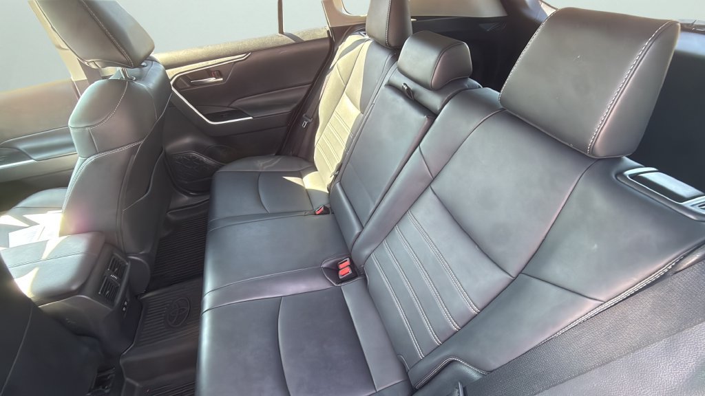 Used 2020 Toyota RAV4 XLE Premium FWD image 16