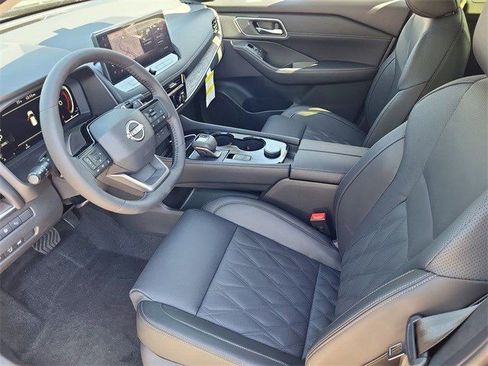 New 2026 Nissan Rogue Platinum image 8