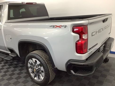 Used 2022 Chevrolet Silverado 2500 Custom w/ Custom Convenience Package image 3