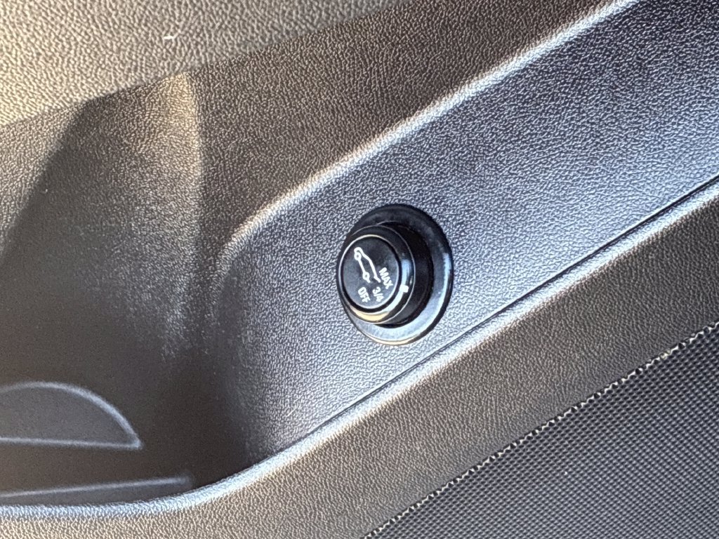 Used 2018 Chevrolet Equinox LT AWD/4WD image 13
