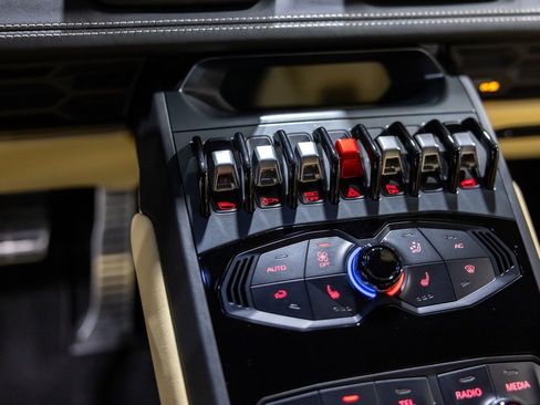 Used 2016 Lamborghini Huracan LP 610-4 image 38