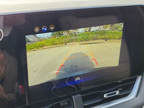 Used 2025 Chevrolet Equinox LT image 24