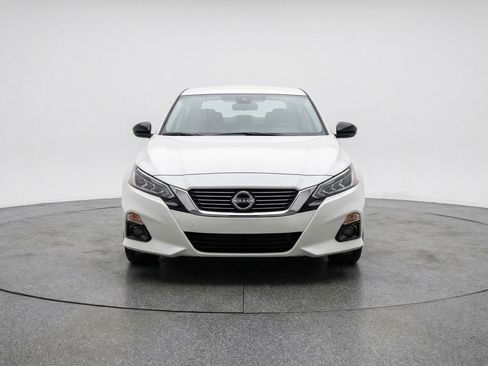 Used 2025 Nissan Altima 2.5 SV FWD image 2
