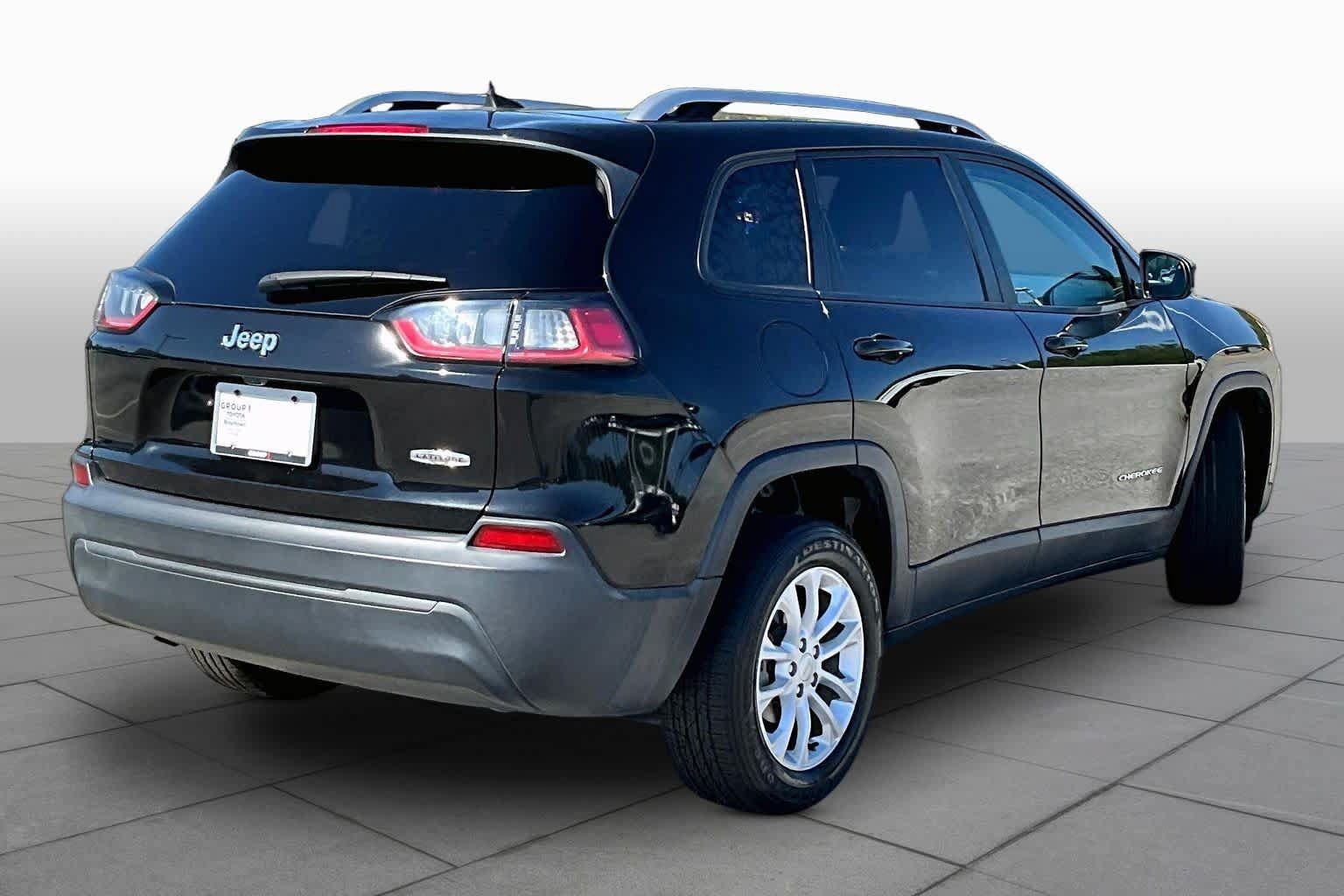 Used 2021 Jeep Cherokee Latitude FWD image 12