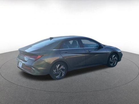 Used 2025 Hyundai Elantra Limited image 15