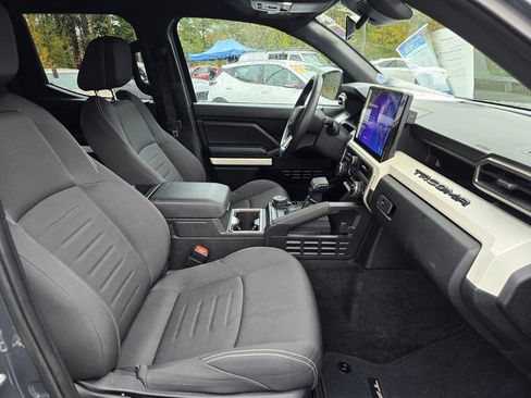 Used 2024 Toyota Tacoma TRD Off-Road image 5