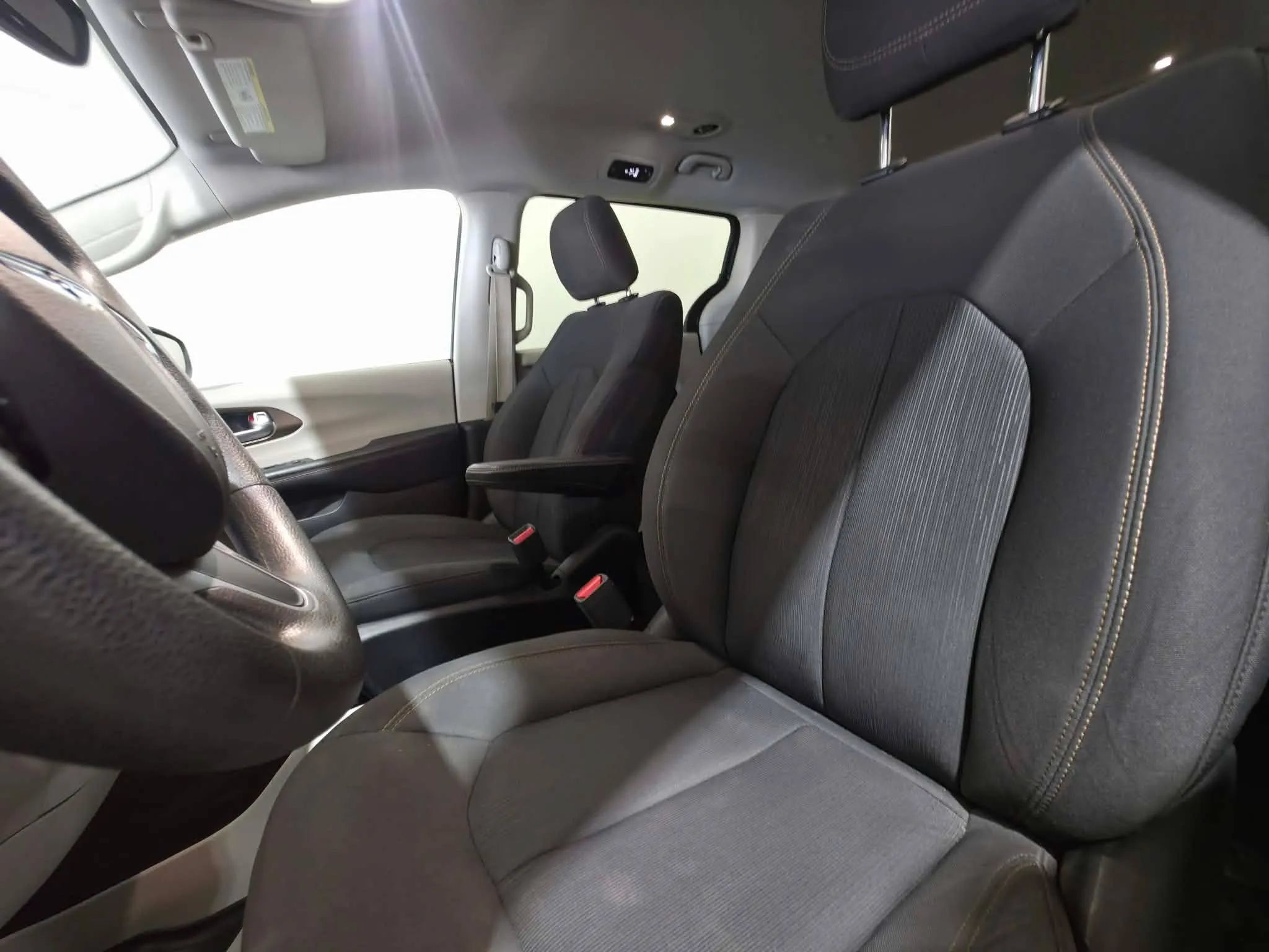 Used 2017 Chrysler Pacifica Touring FWD image 11