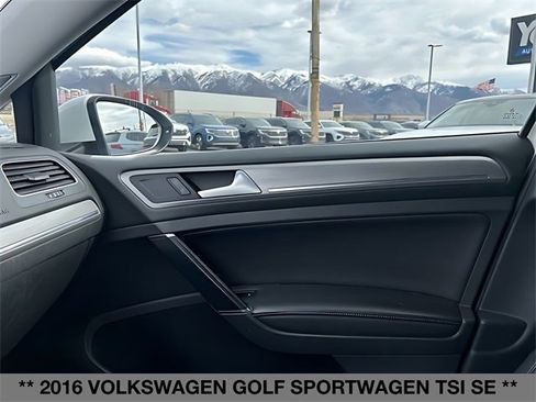 Used 2016 Volkswagen Golf SE w/ Lighting Package image 26