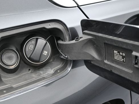 Used 2020 BMW 330i Sedan w/ Convenience Package image 11