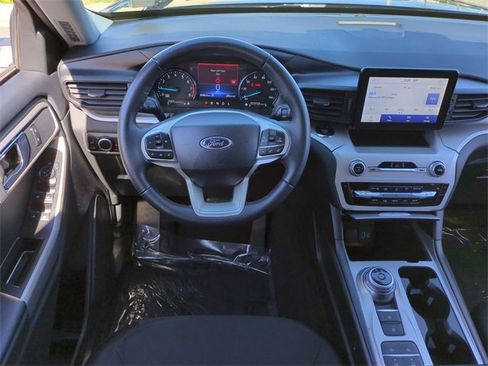 Used 2024 Ford Explorer XLT image 16