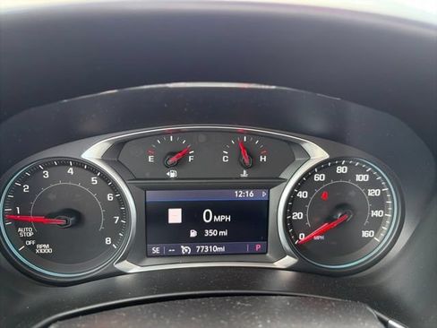 Used 2019 Chevrolet Equinox LT w/ Sun & Navigation Package FWD image 9