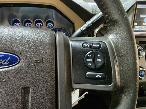 Used 2015 Ford F250 Lariat w/ Lariat Interior Package image 31