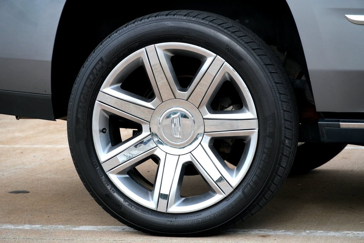 Used 2019 Cadillac Escalade Premium Luxury AWD/4WD image 30