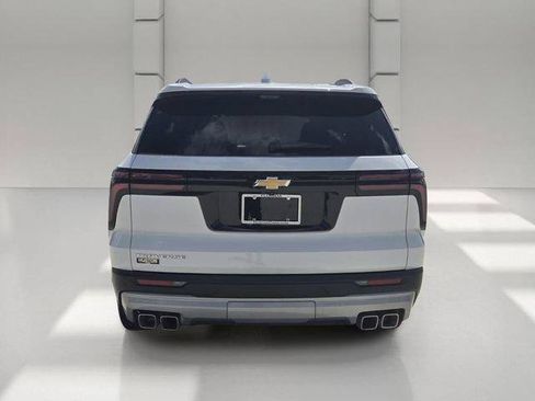 Certified 2026 Chevrolet Traverse LT w/ Driver Confidence Package FWD image 4