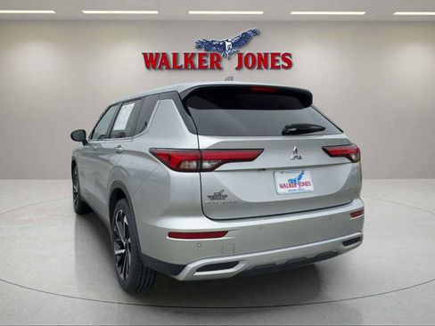 Used 2024 Mitsubishi Outlander SE image 12