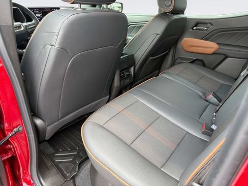 Used 2025 GMC Canyon AT4 AWD/4WD image 15