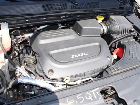 Used 2017 Chrysler Pacifica Limited FWD image 30