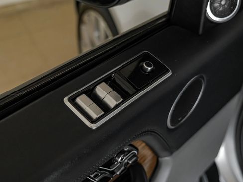 Used 2018 Land Rover Range Rover HSE image 38