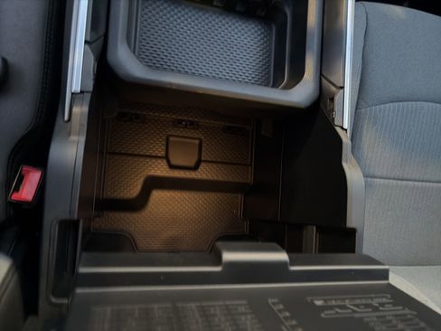 Used 2024 RAM 2500 Big Horn w/ Off Road Package image 21