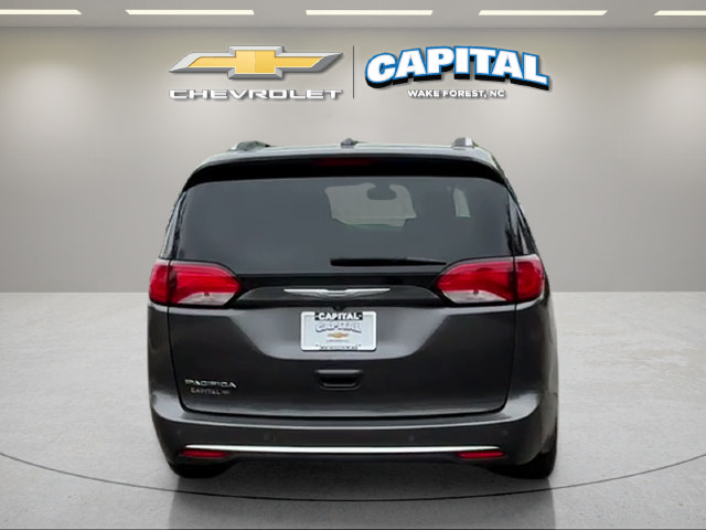 Used 2017 Chrysler Pacifica Touring-L Plus w/ Tire & Wheel Group FWD image 4