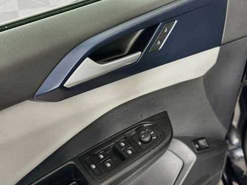 Certified 2023 Volkswagen Taos SE AWD/4WD image 11