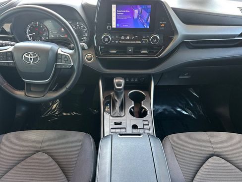 Certified 2025 Toyota Highlander LE AWD/4WD image 17