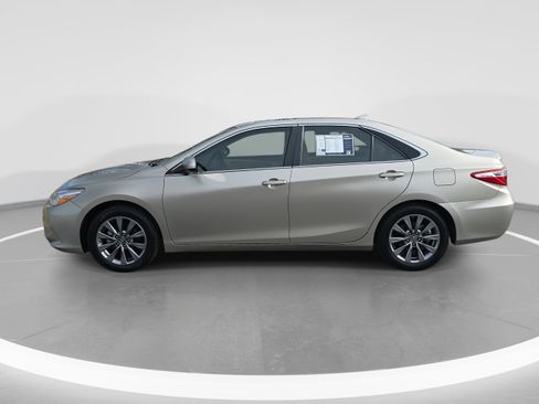Used 2017 Toyota Camry XLE w/ Moonroof Package image 8