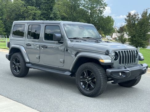 Used 2019 Jeep Wrangler Unlimited Sahara AWD/4WD image 2