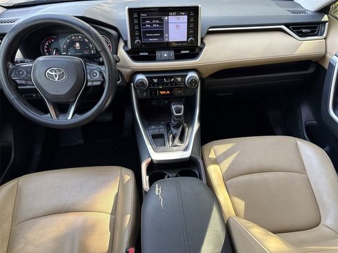 Used 2019 Toyota RAV4 Limited image 18