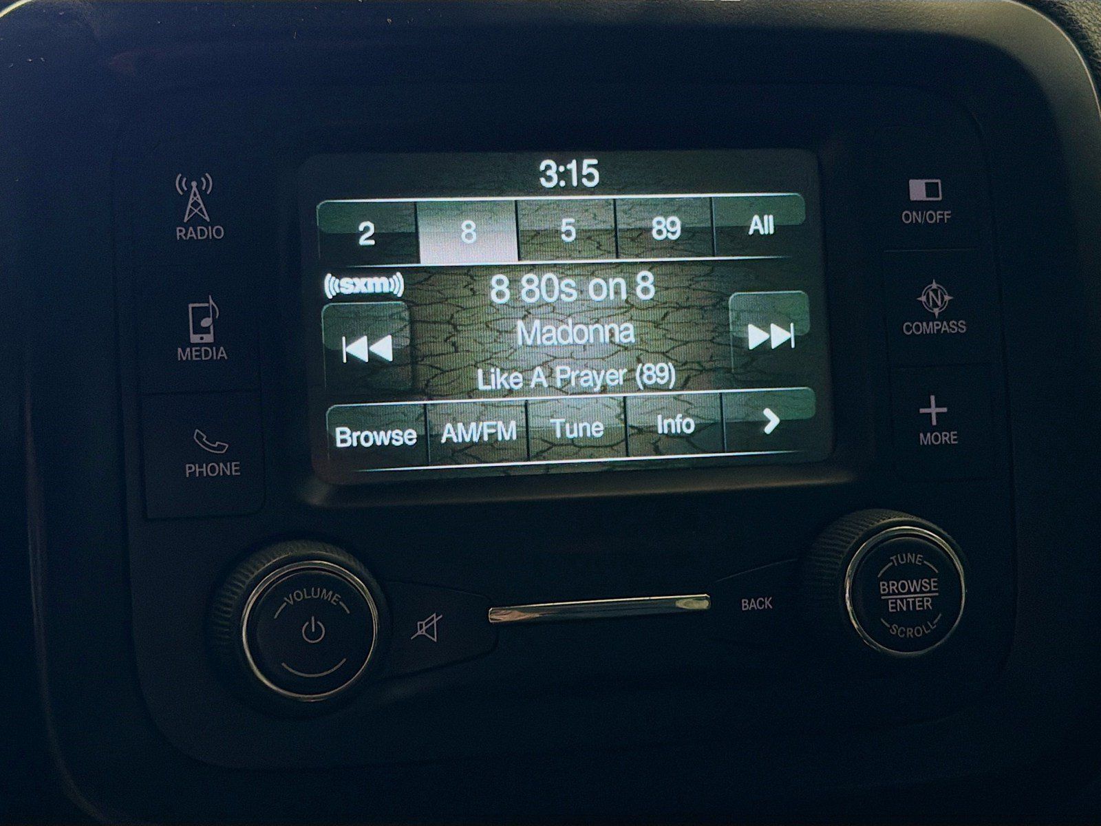 Used 2016 Jeep Renegade Latitude FWD image 9