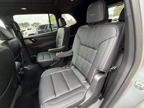 Used 2025 Buick Enclave Avenir w/ Super Cruise Package image 13