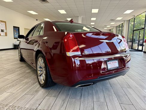 Used 2018 Chrysler 300 Touring L image 7