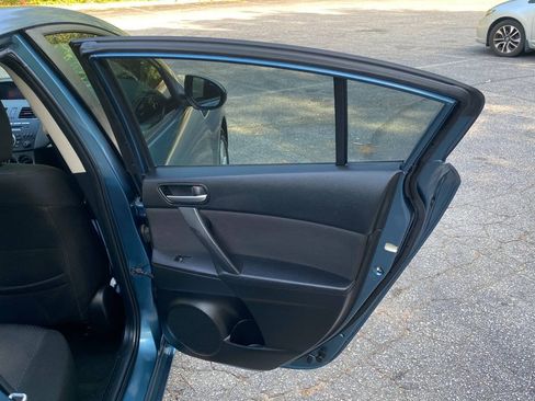 Used 2010 MAZDA MAZDA3 i Touring FWD image 34