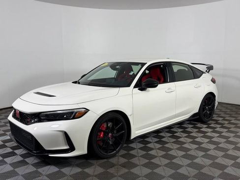 Used 2024 Honda Civic Type R image 3