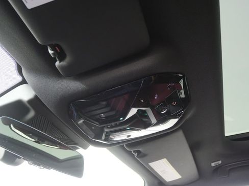 Used 2025 BMW 530i w/ M Sport Package RWD image 21