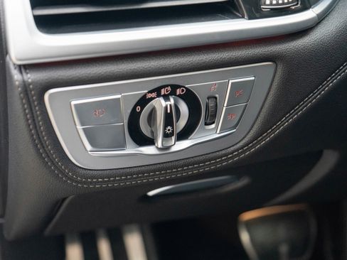Used 2018 BMW 750i image 16
